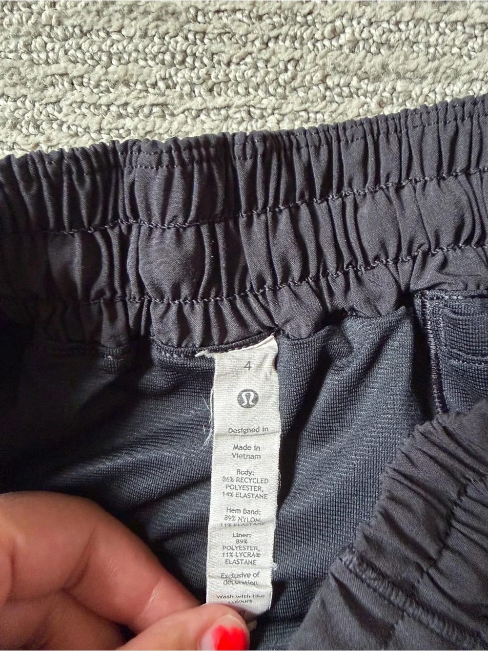 lululemon hotty hot 2.5” shorts - Picture 3 of 3